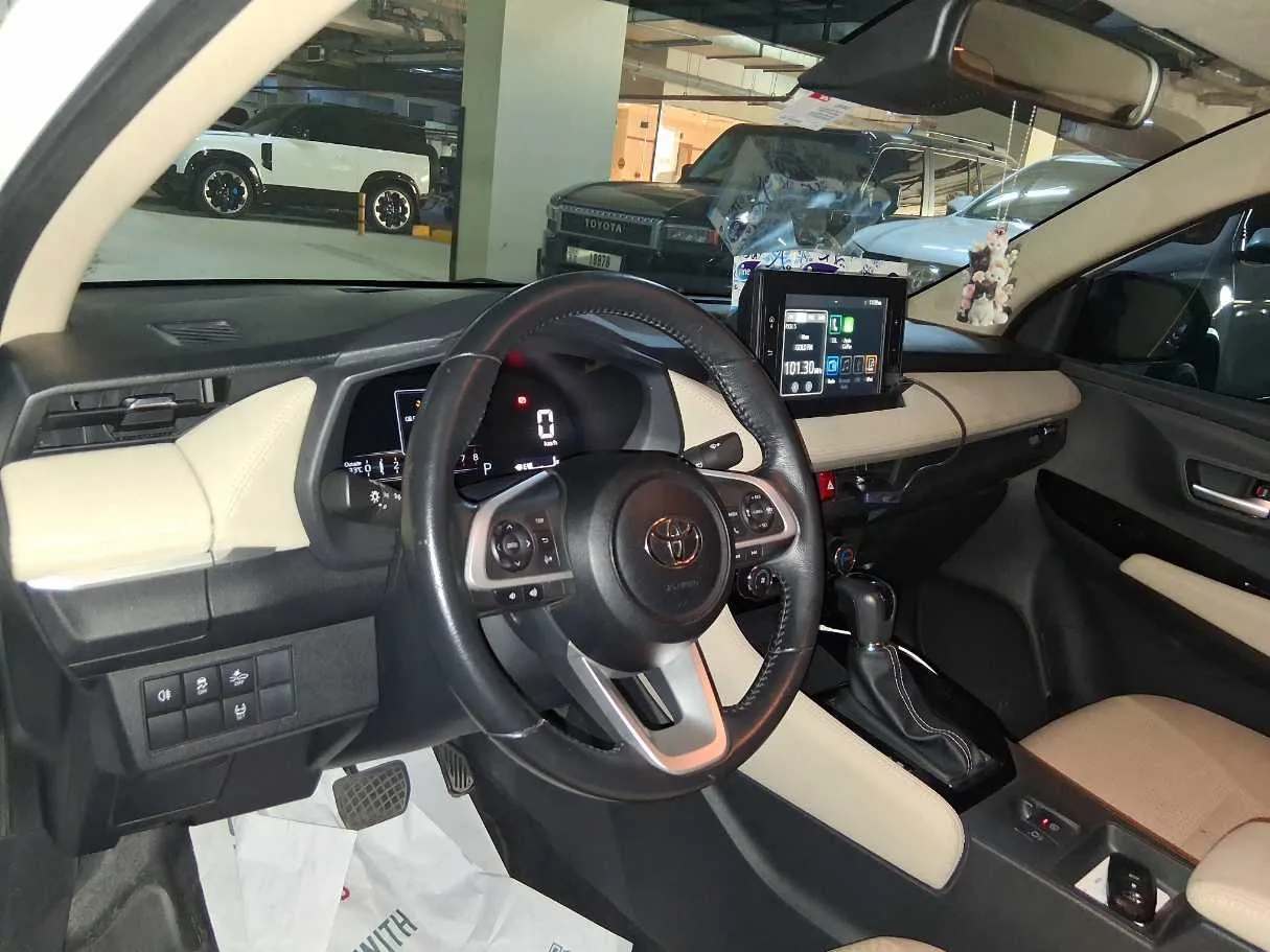 Car image 11