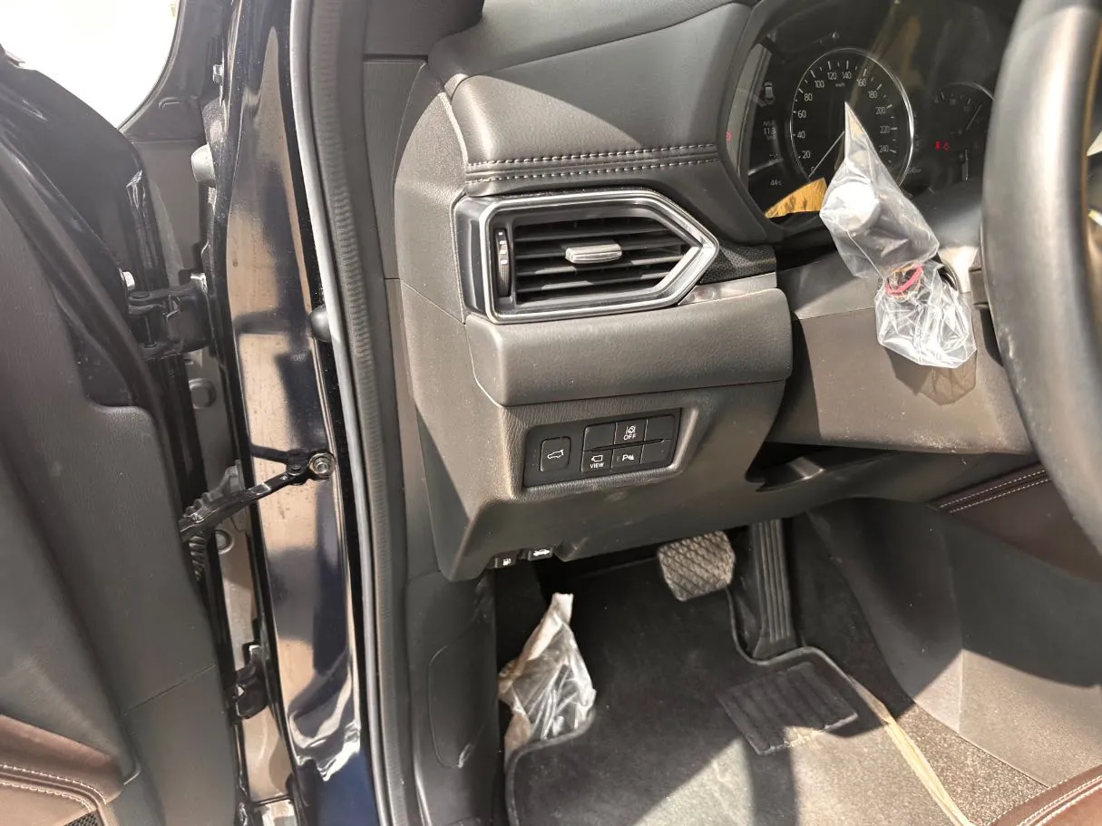 Car image 27