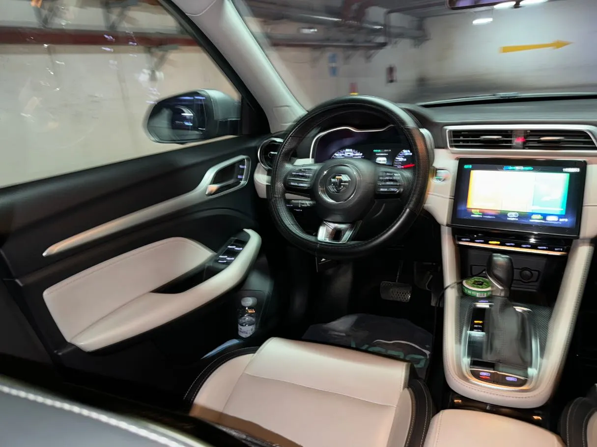 Car image 17