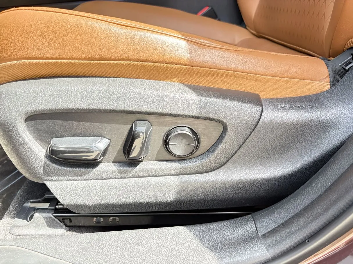 Car image 27