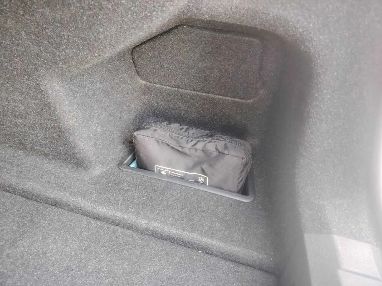 Car image 29