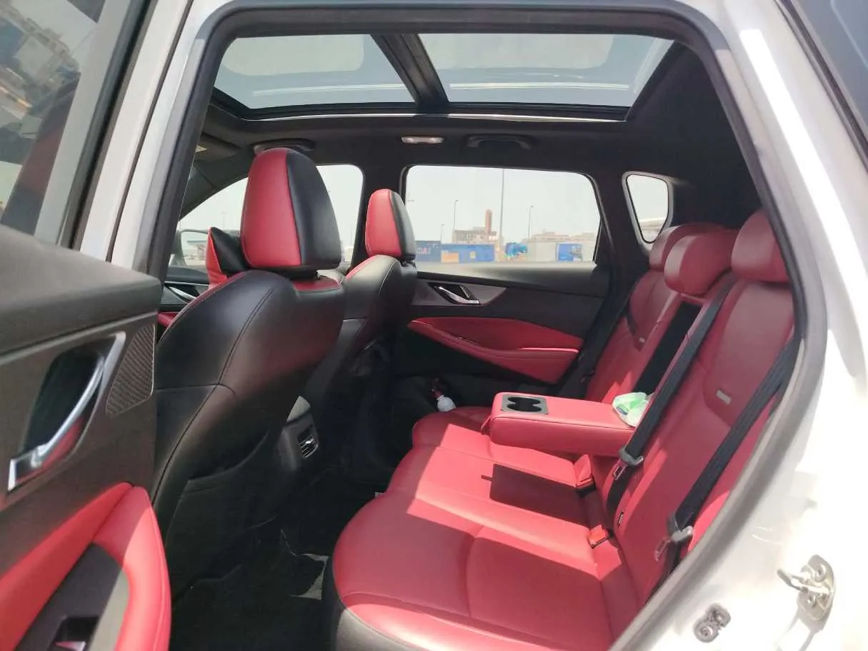 Car image 18