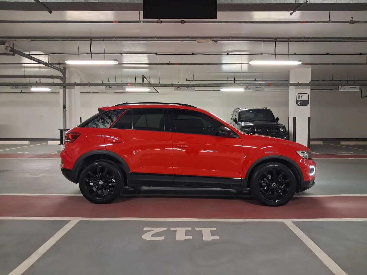 Car image 8