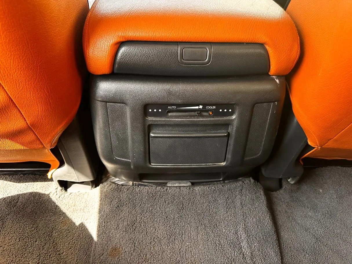 Car image 28