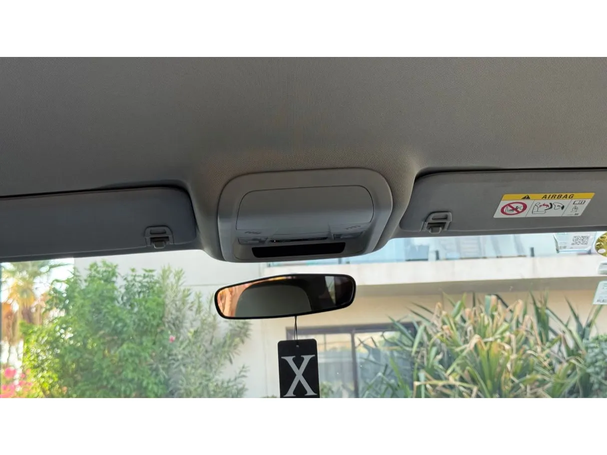 Car image 24