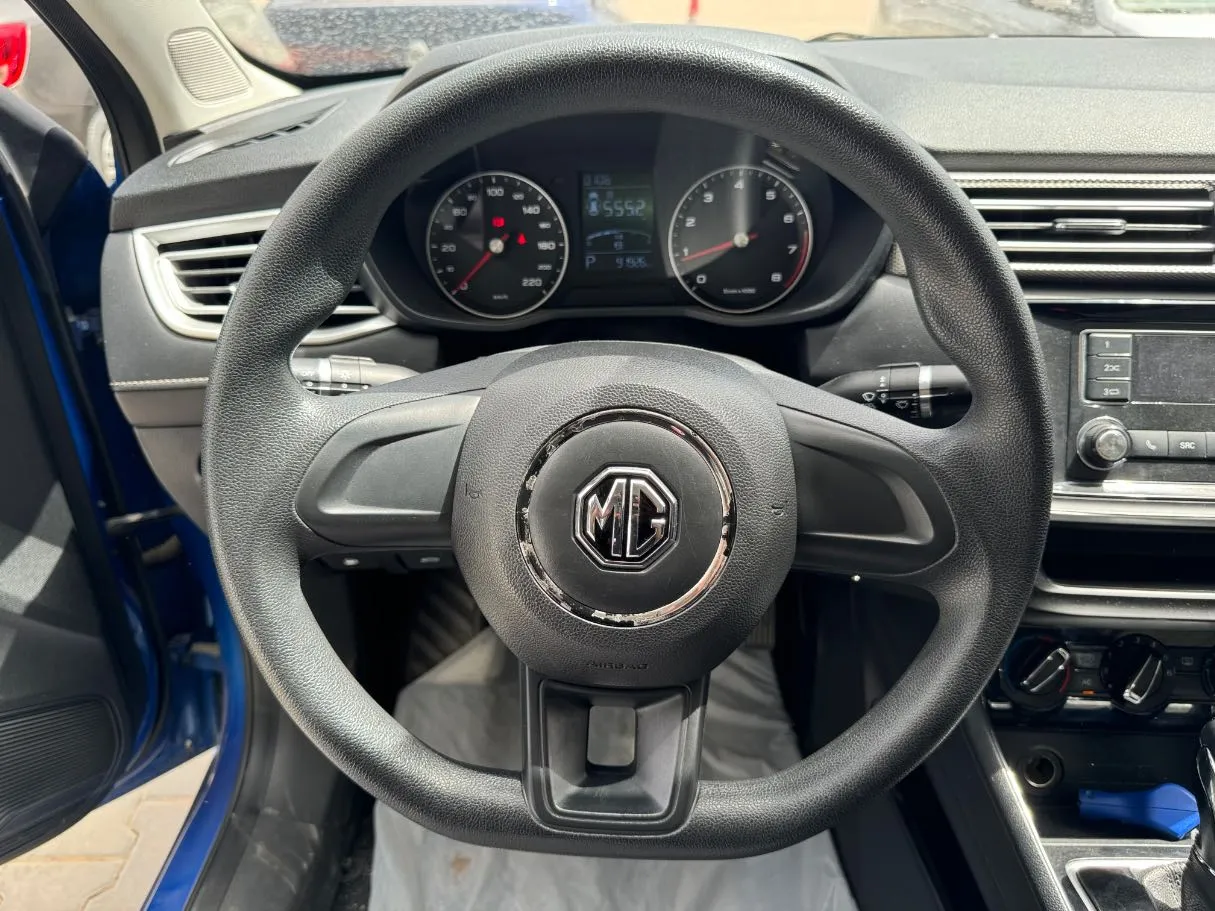Car image 11