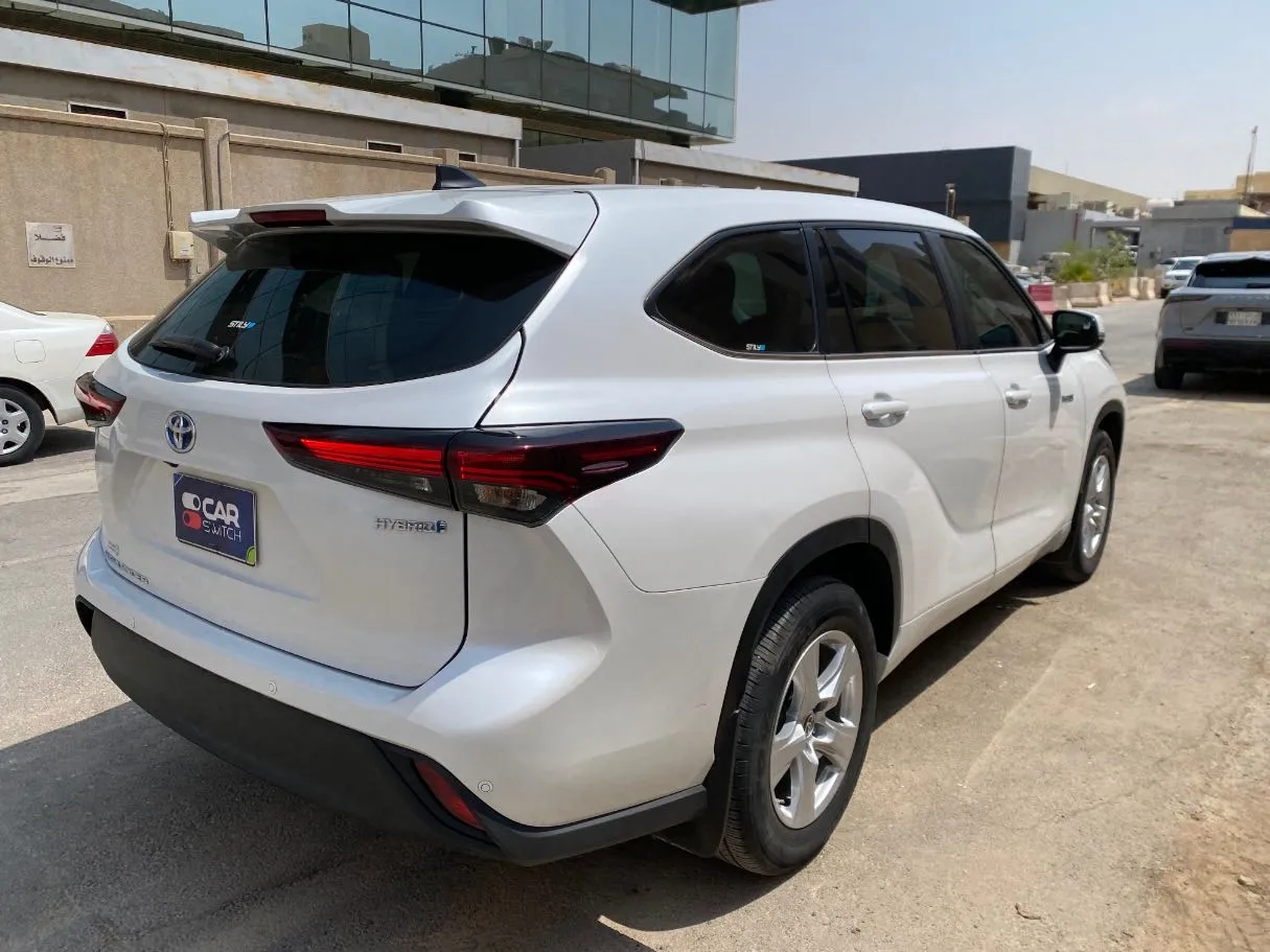 Car image 5