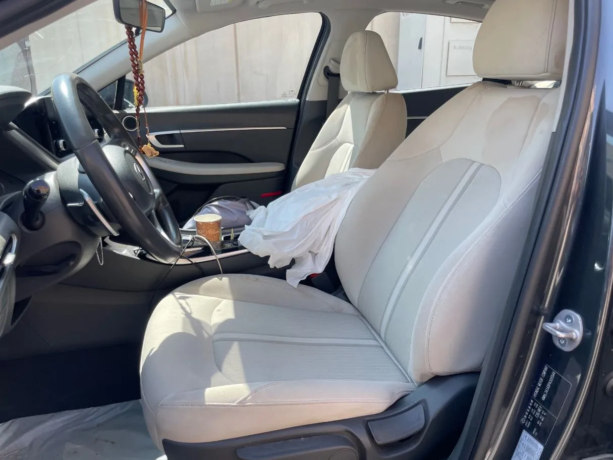 Car image 13