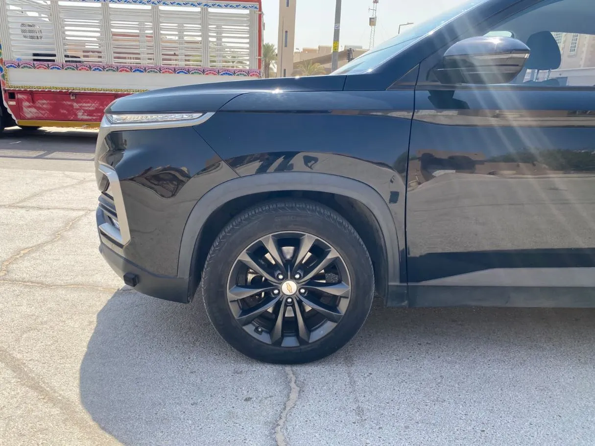 Car image 9