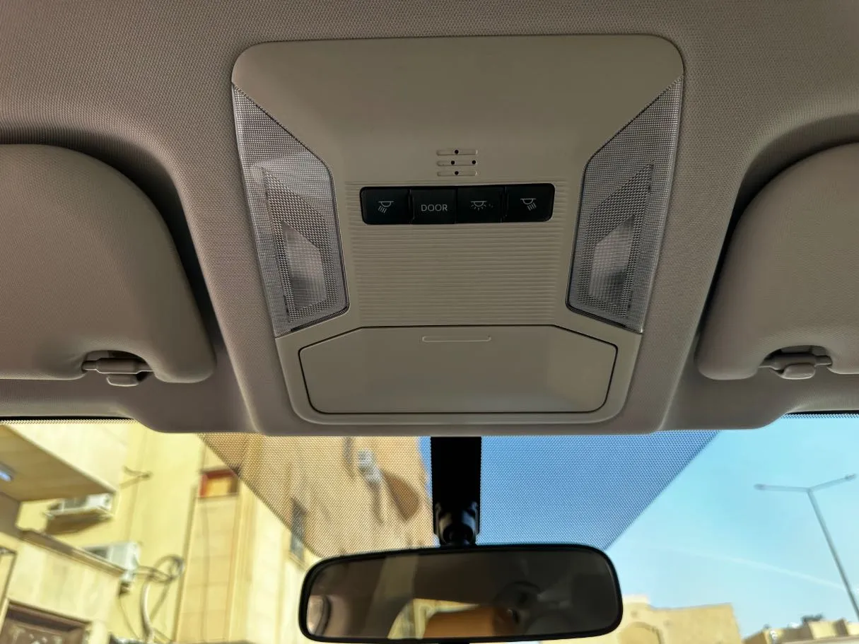 Car image 28