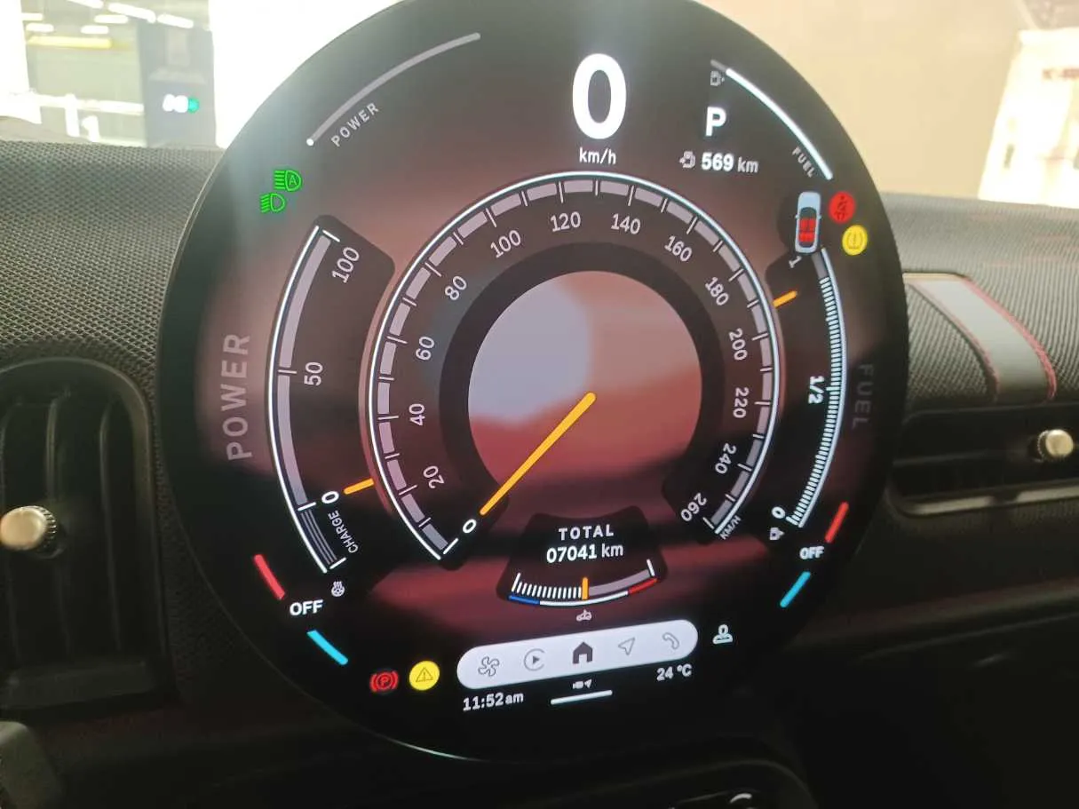 Car image 19