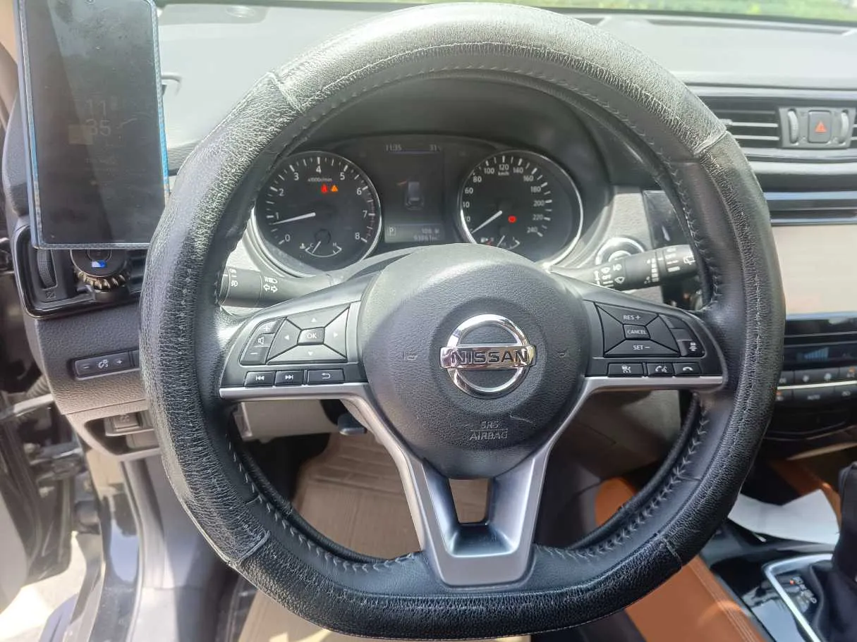 Car image 25
