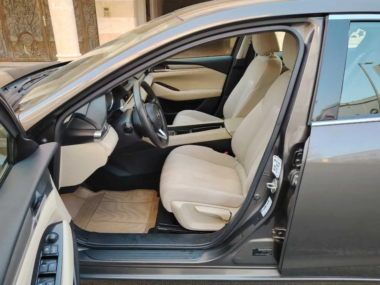 Car image 13