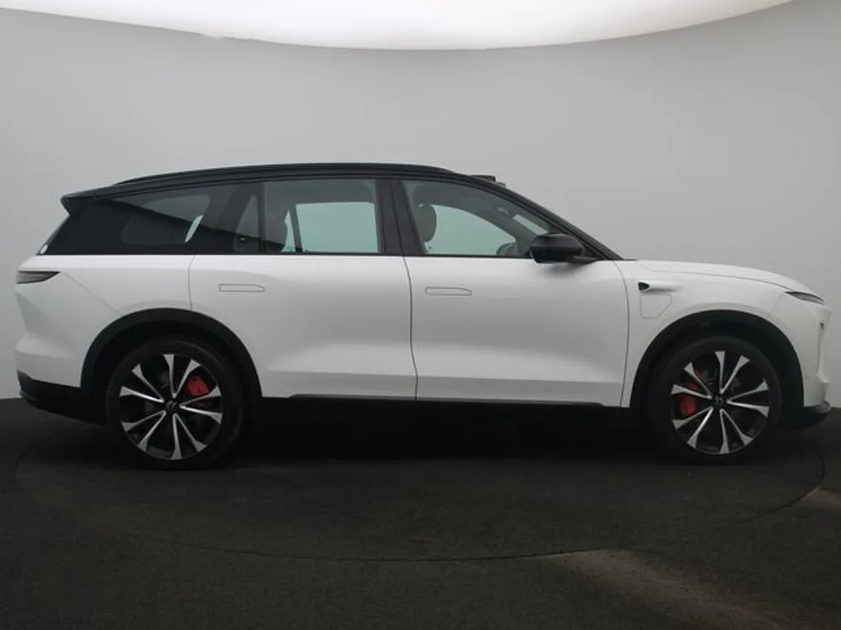Car image 13