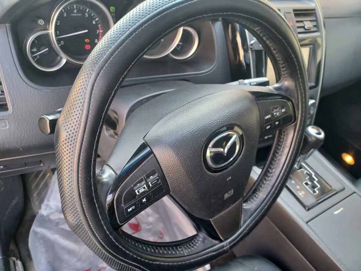 Car image 17