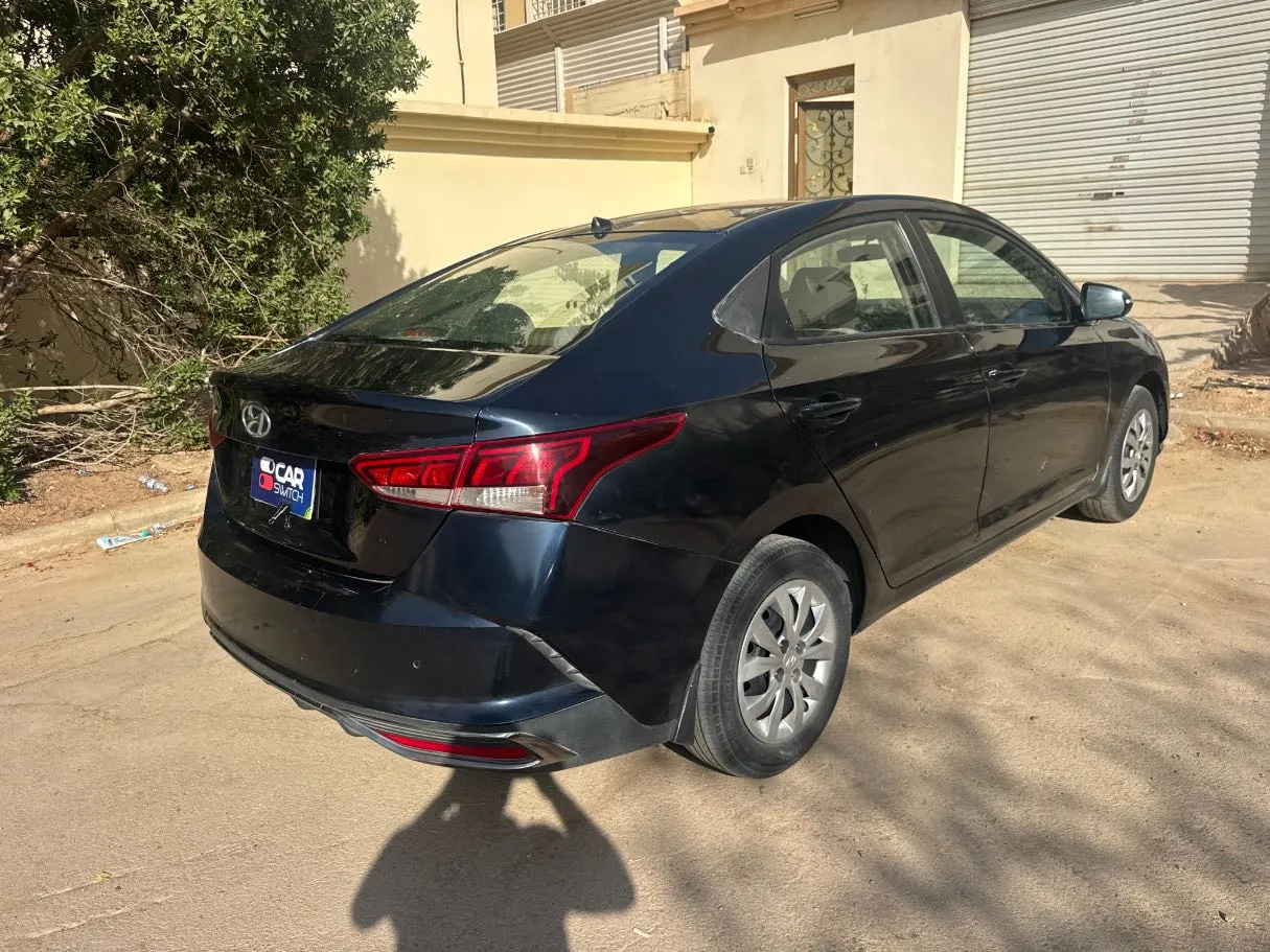 Car image 5