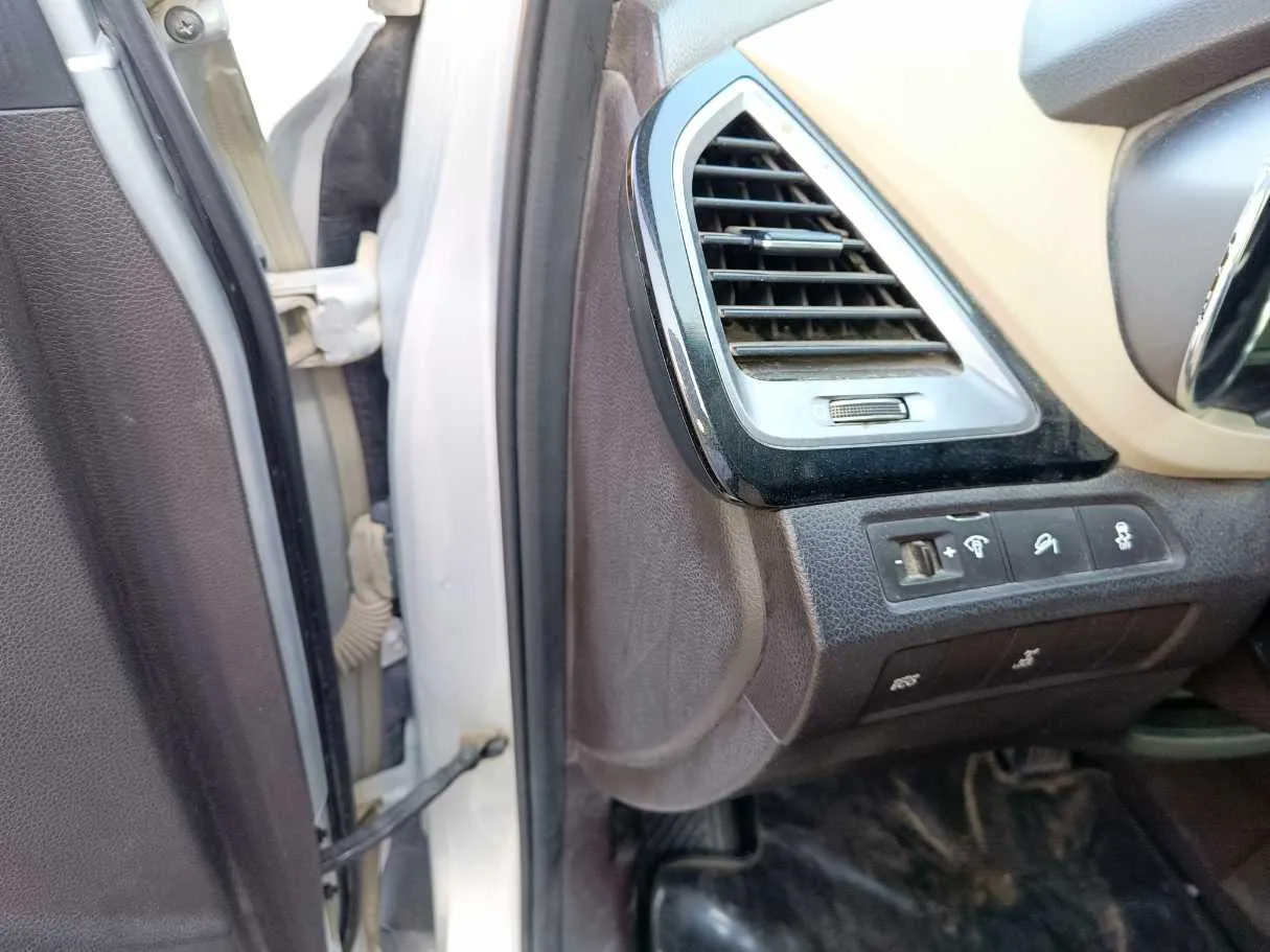 Car image 32