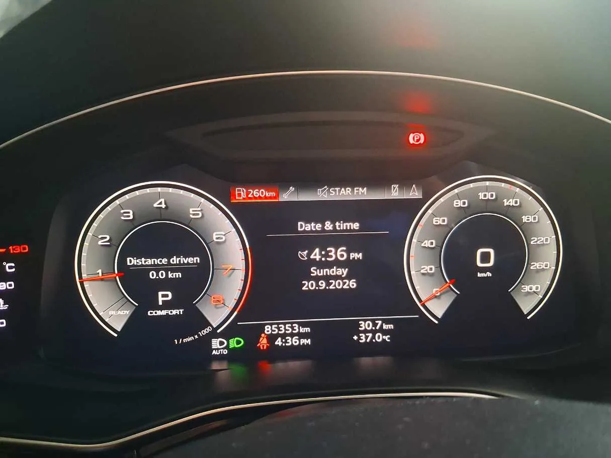 Car image 18