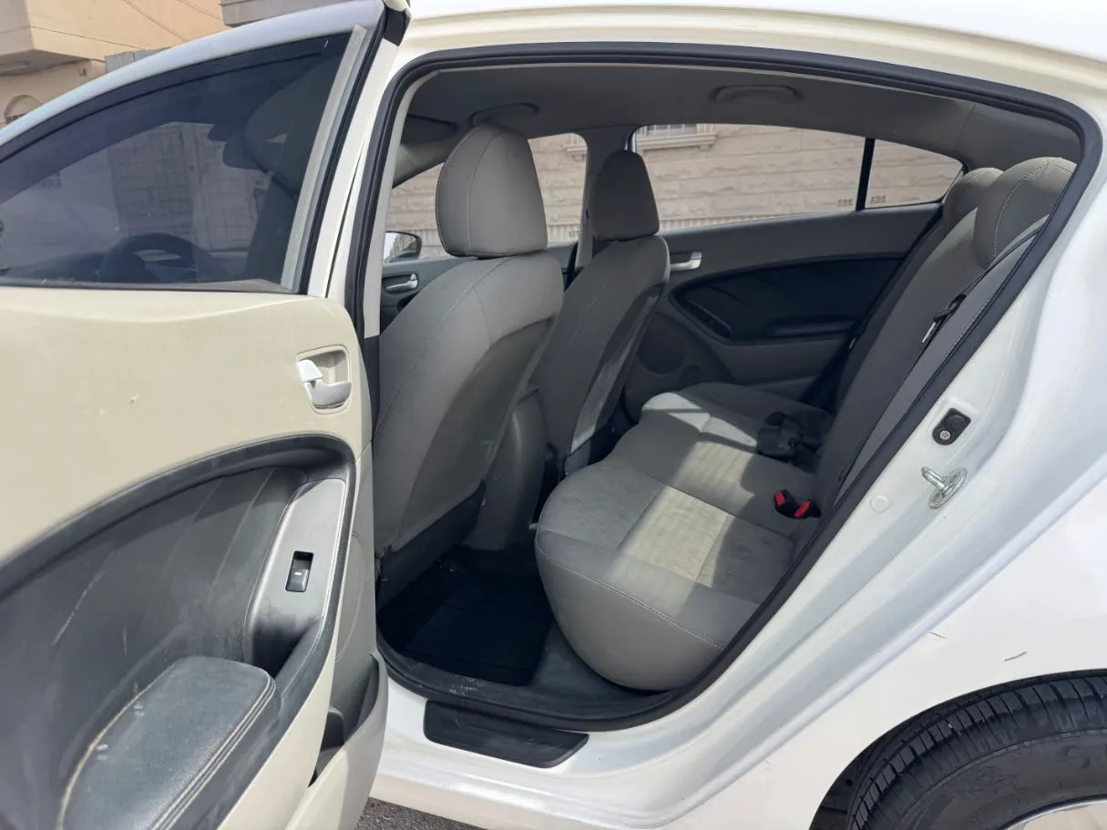 Car image 13