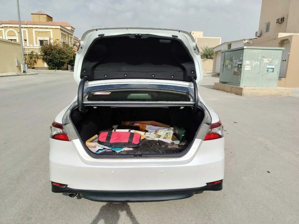 Car image 20