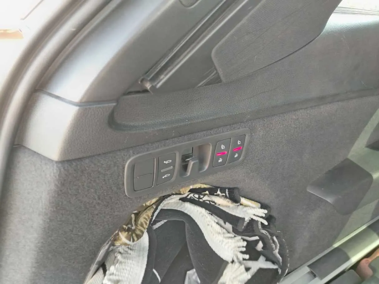 Car image 39