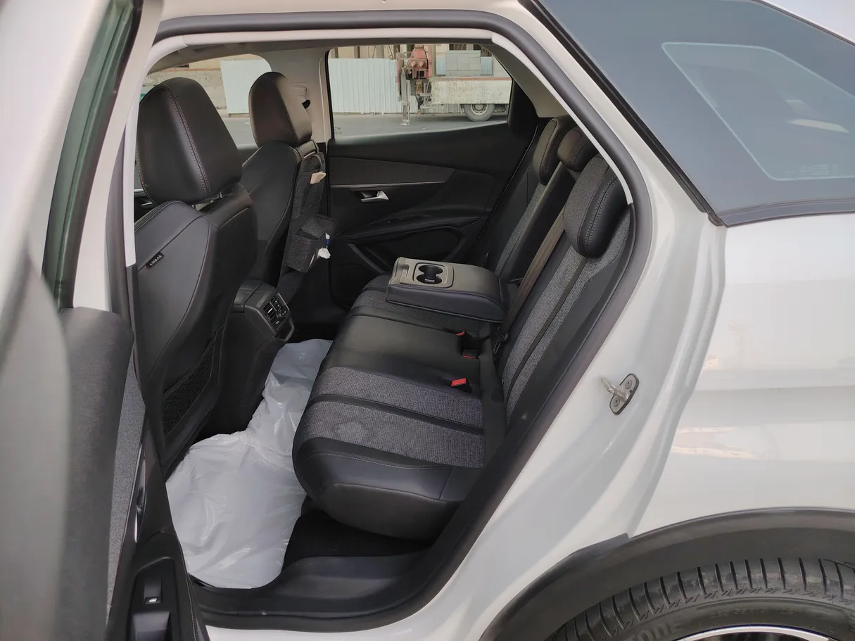 Car image 16