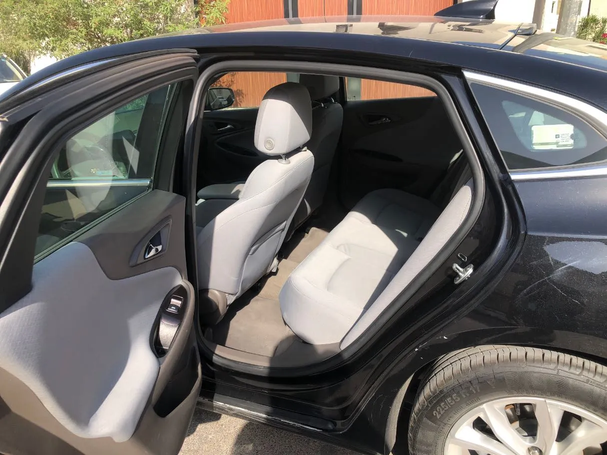 Car image 12