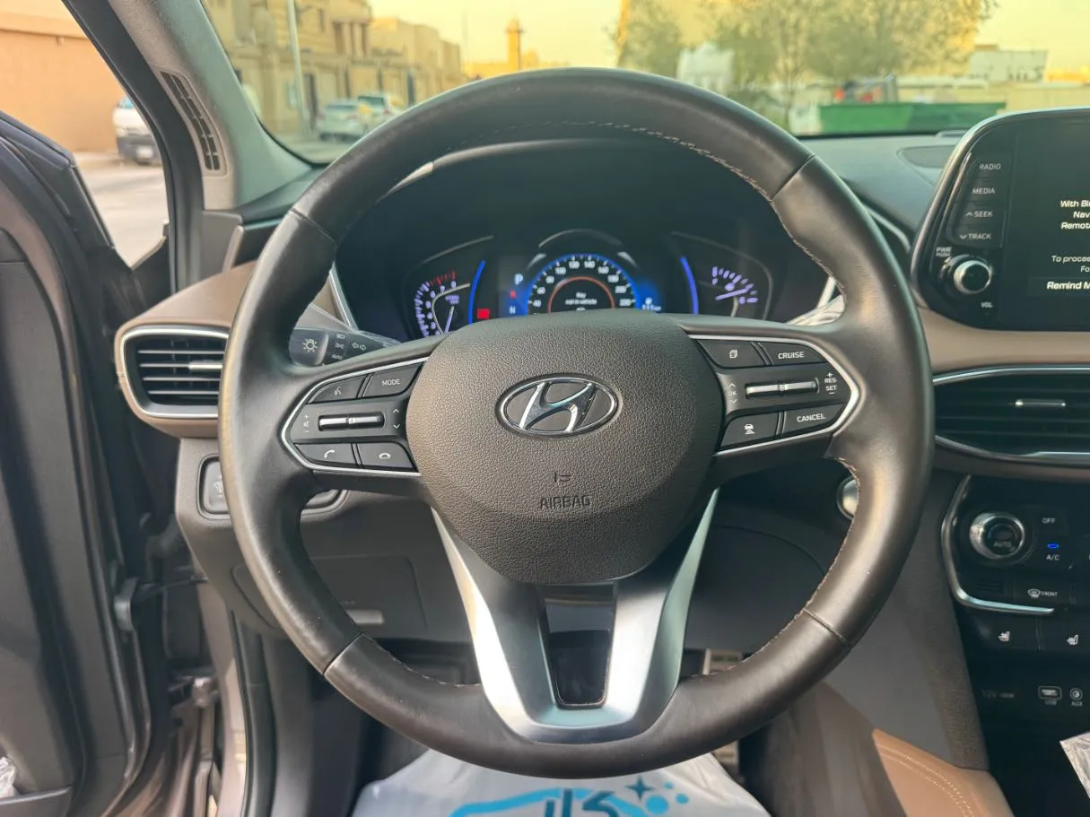 Car image 19