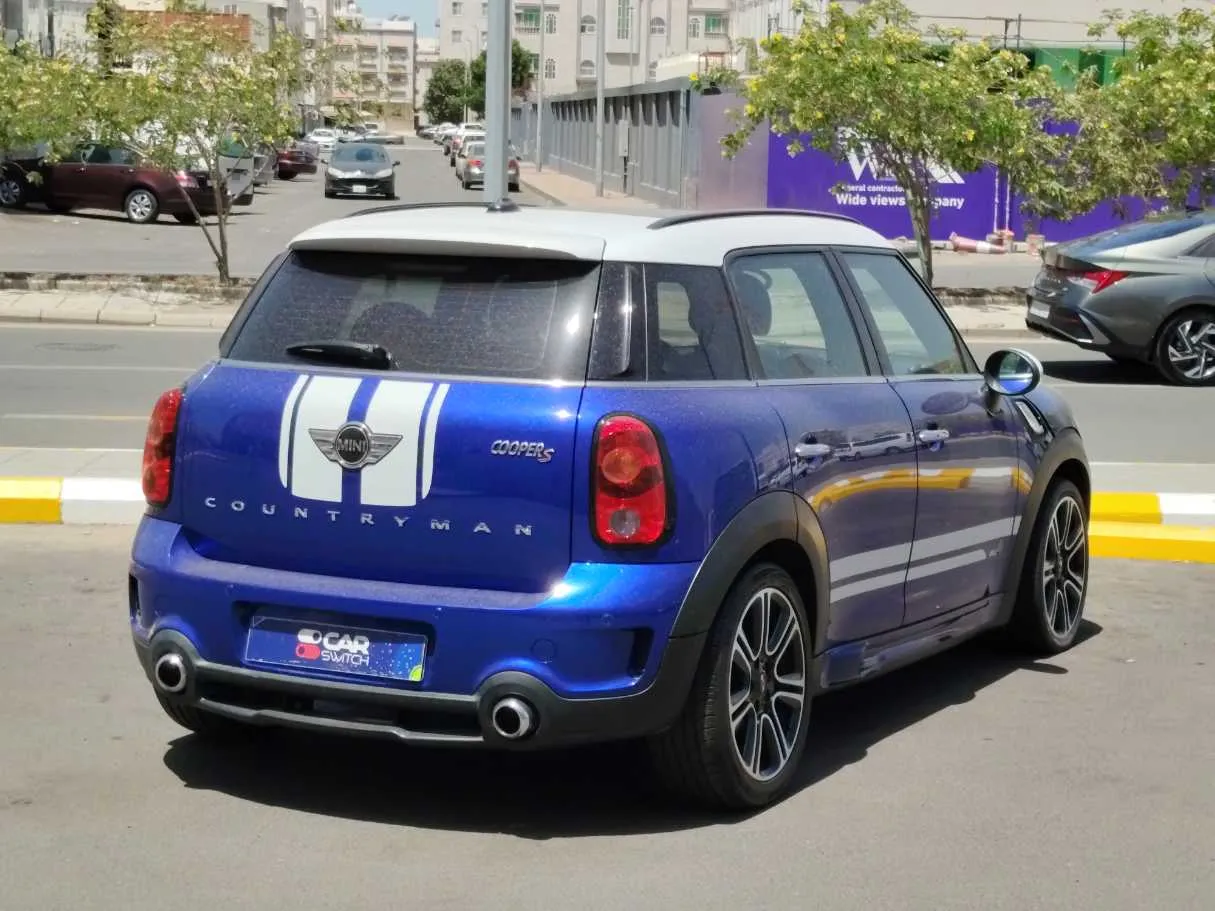 Car image 4
