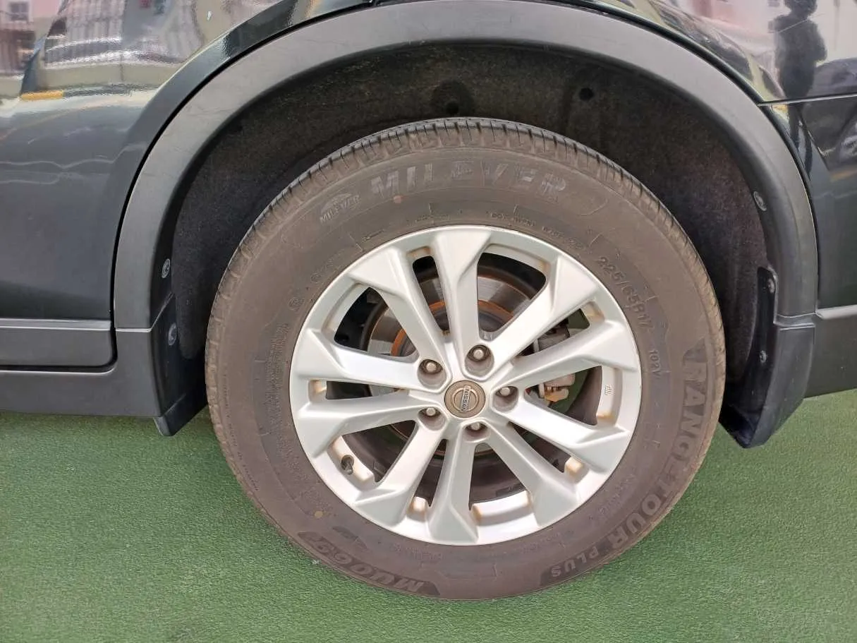 Car image 9