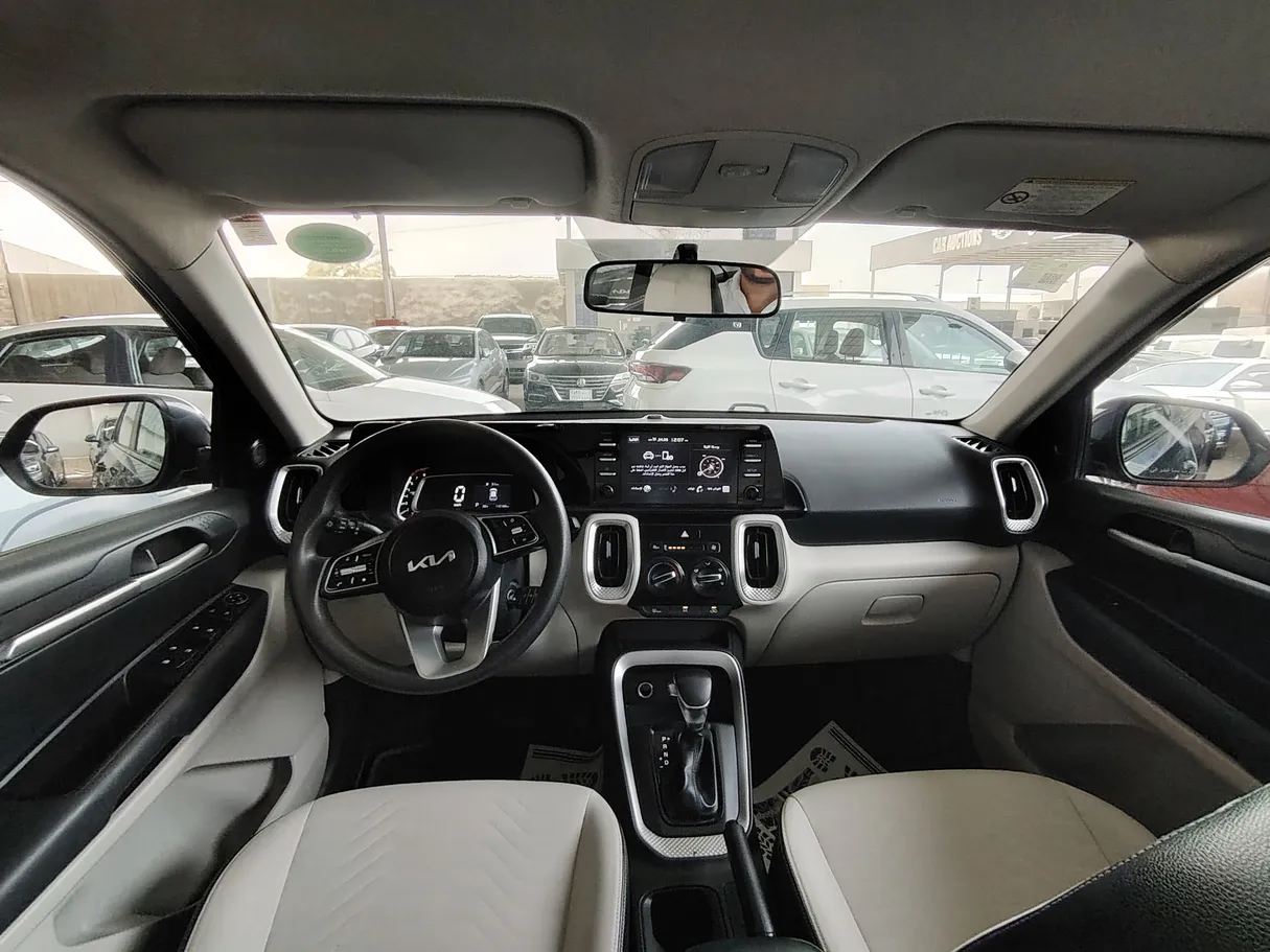 Car image 17