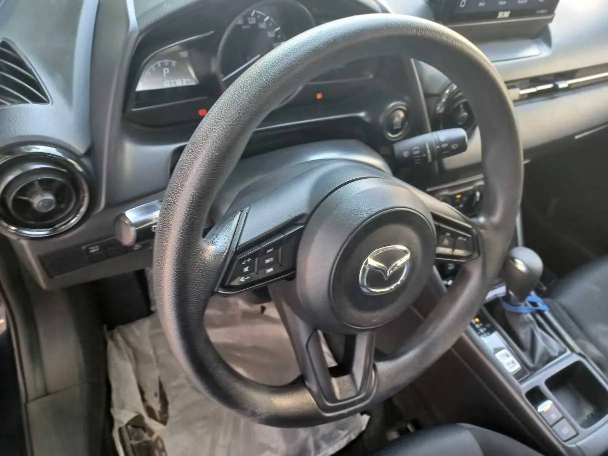 Car image 19