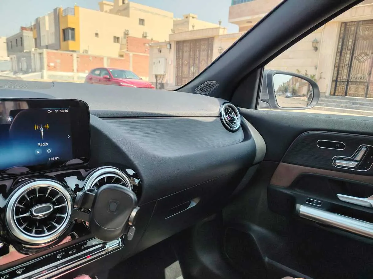 Car image 22