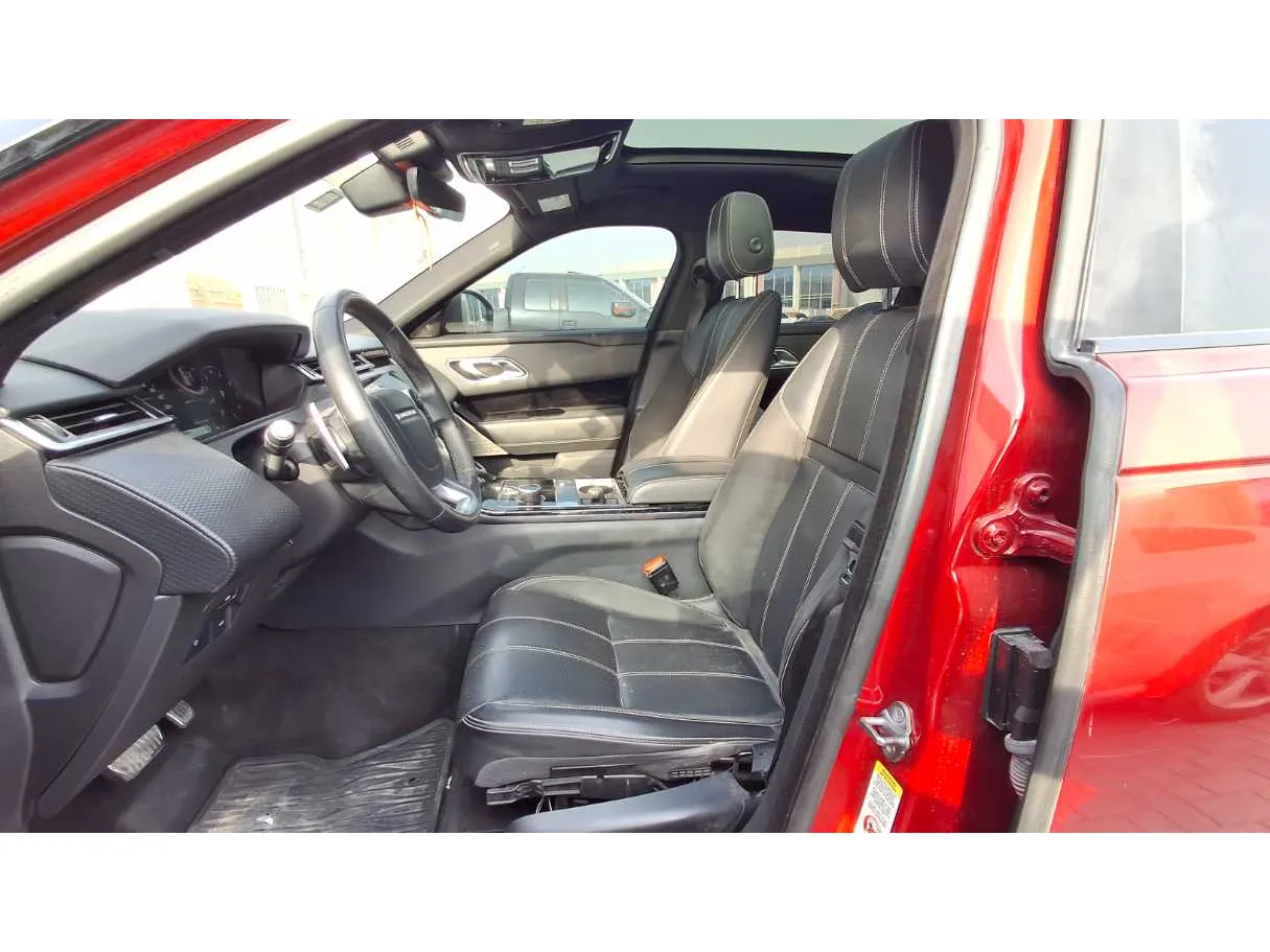 Car image 12