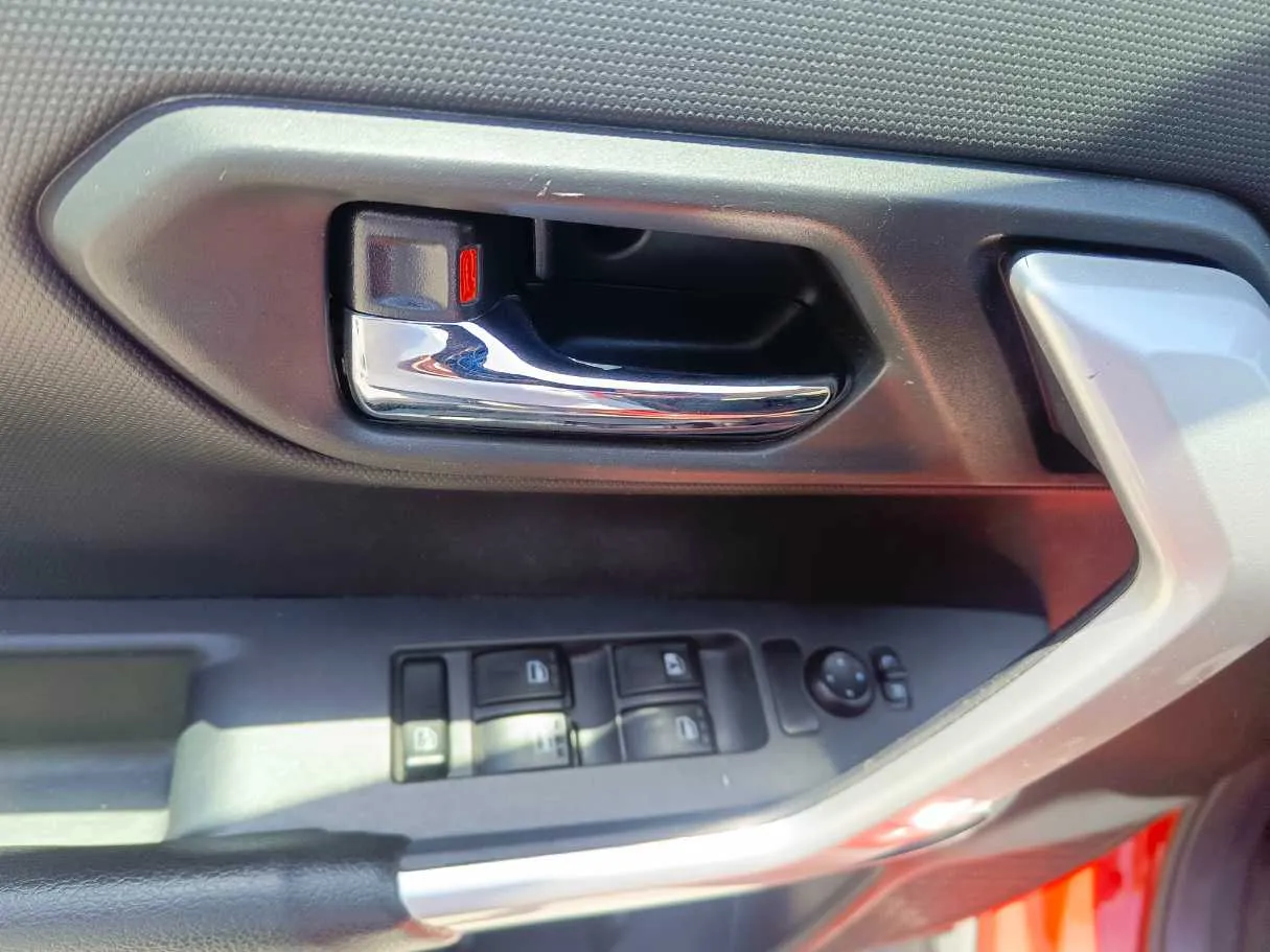 Car image 28