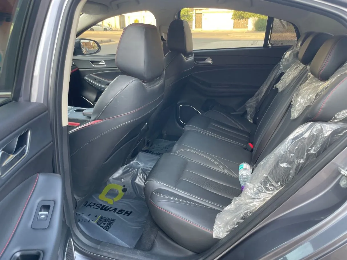 Car image 16