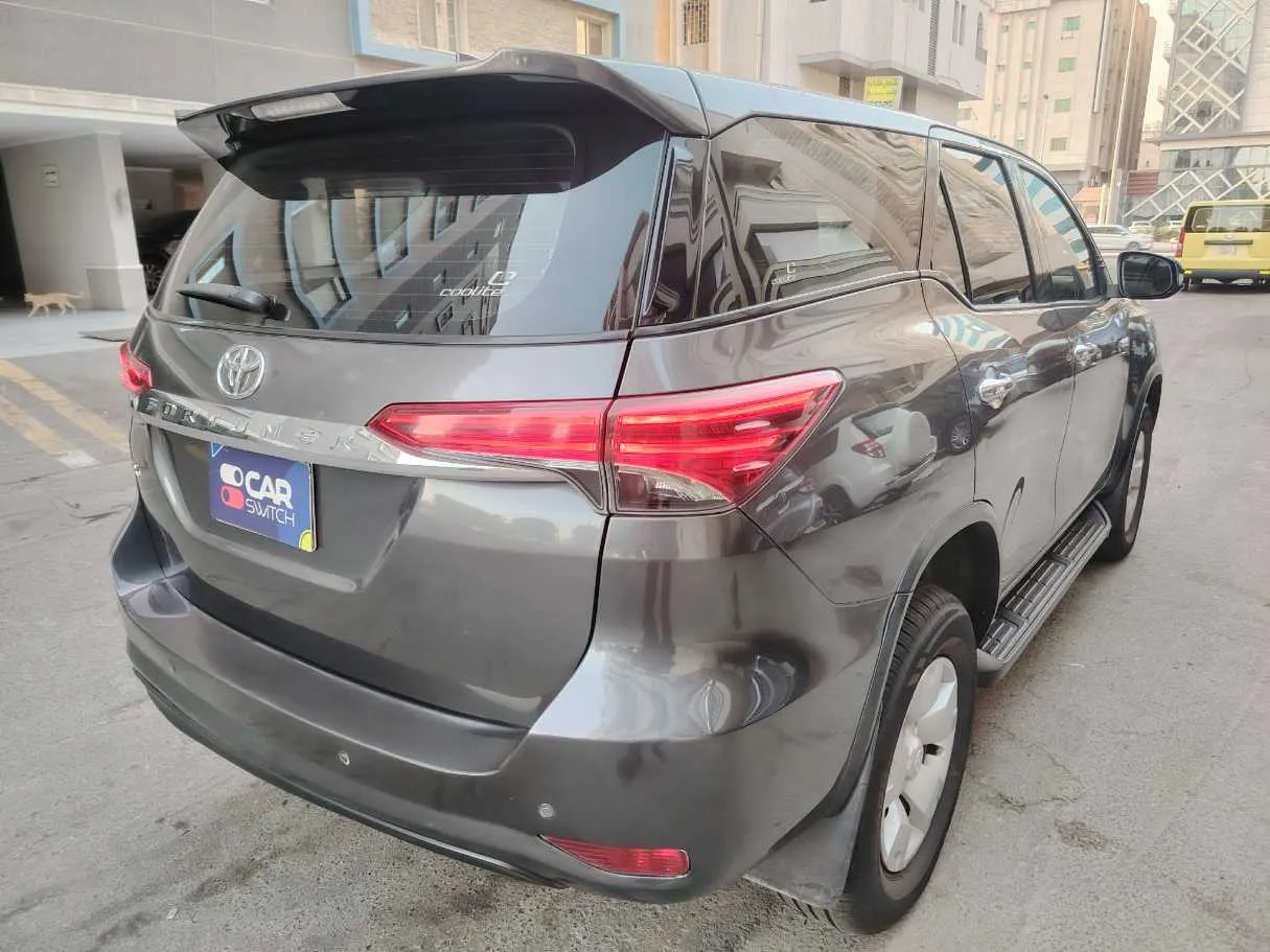 Car image 5