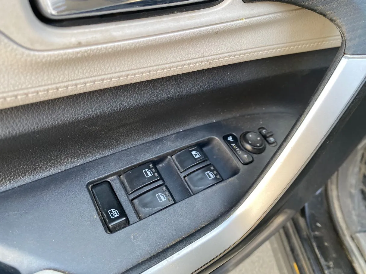 Car image 24
