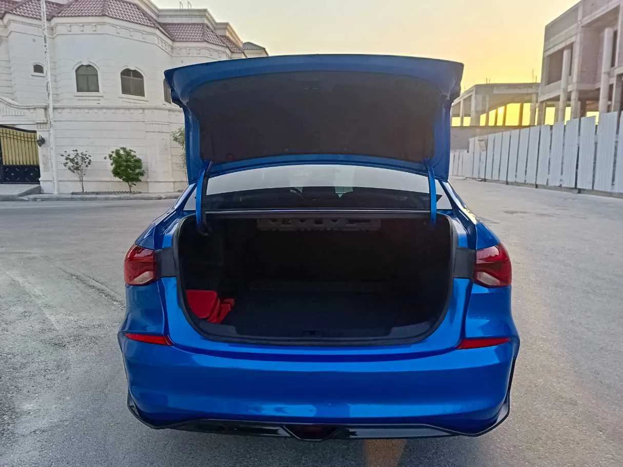 Car image 25