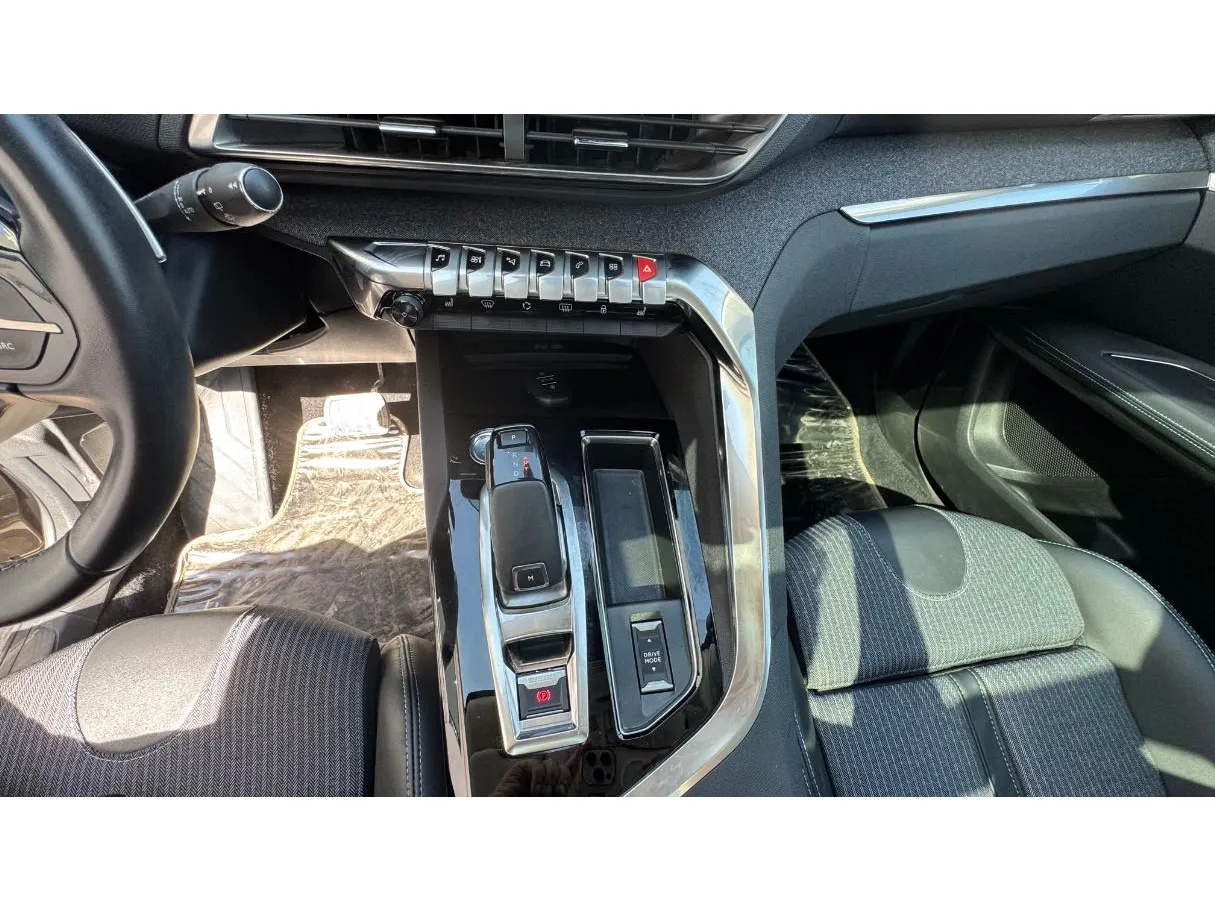 Car image 15