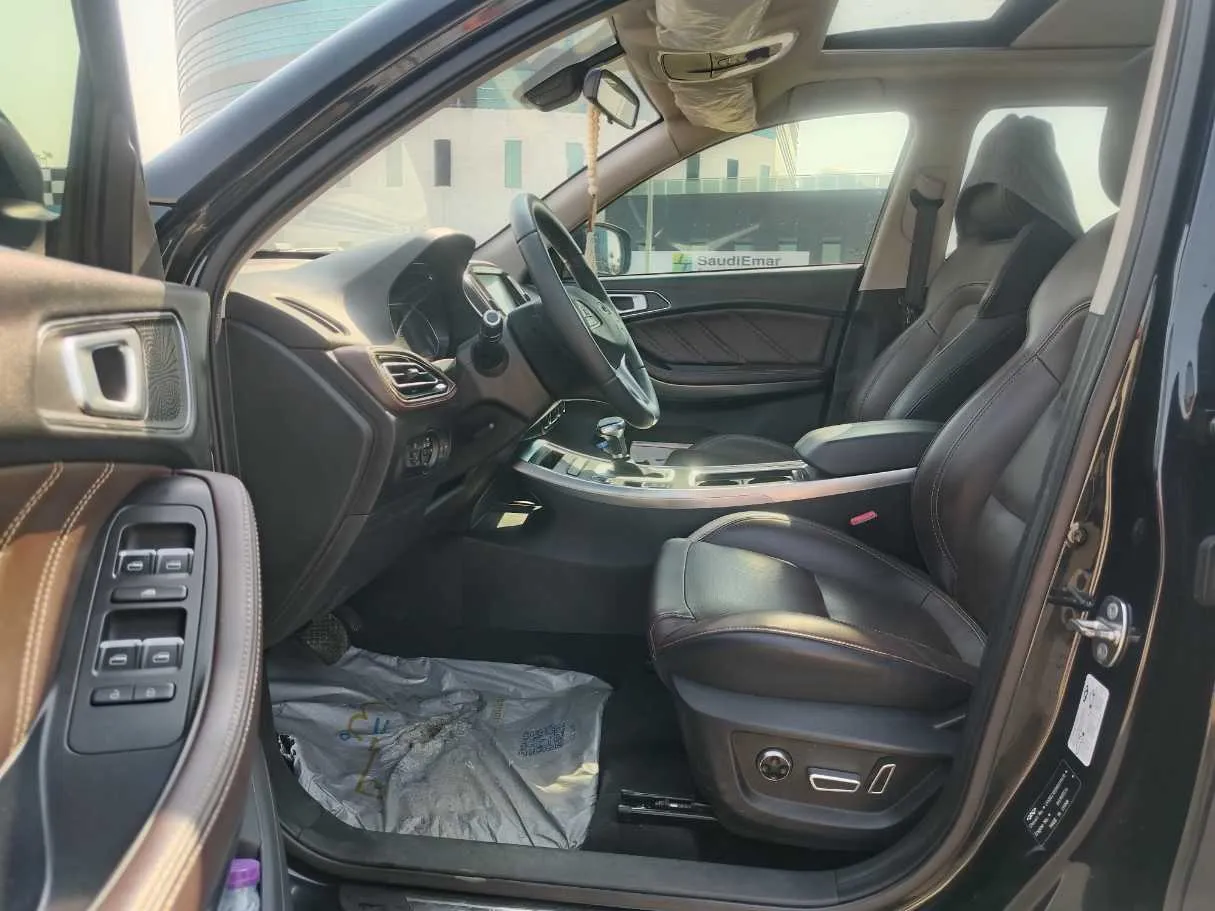 Car image 12