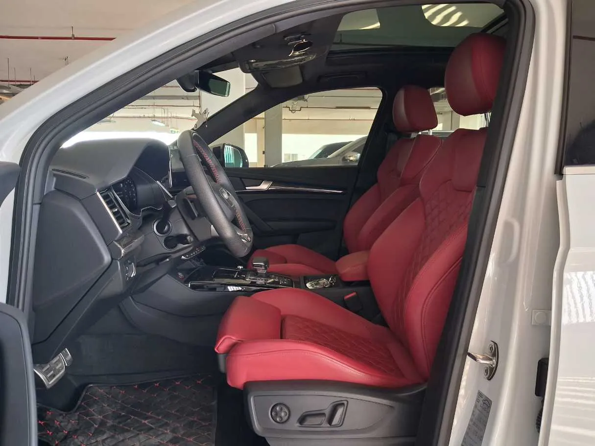 Car image 12