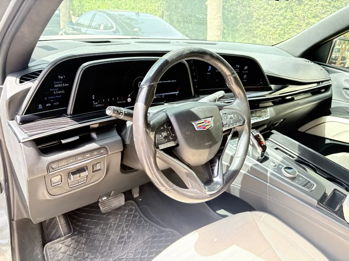Car image 12