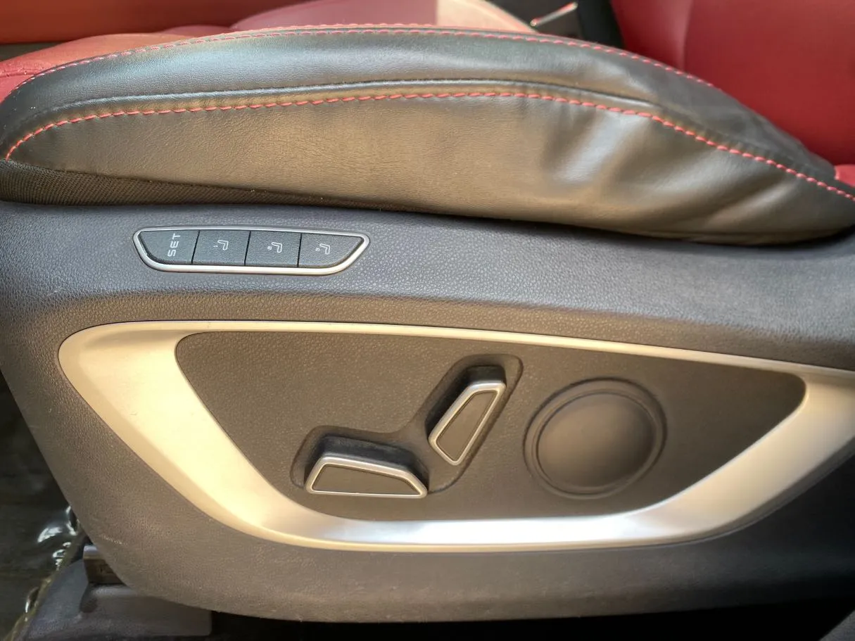 Car image 23