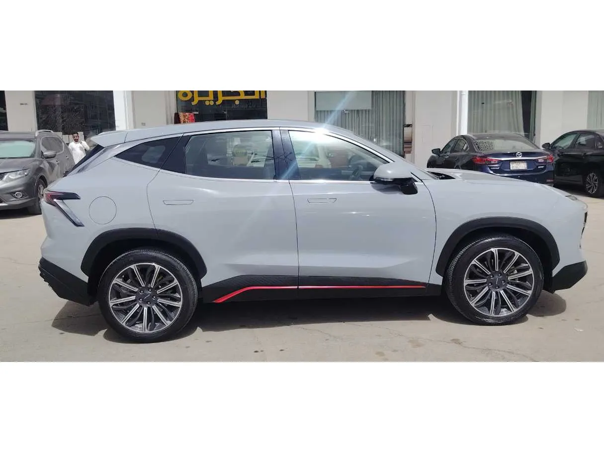 Car image 4