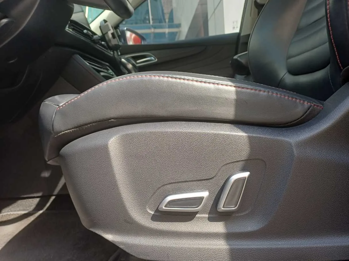 Car image 21