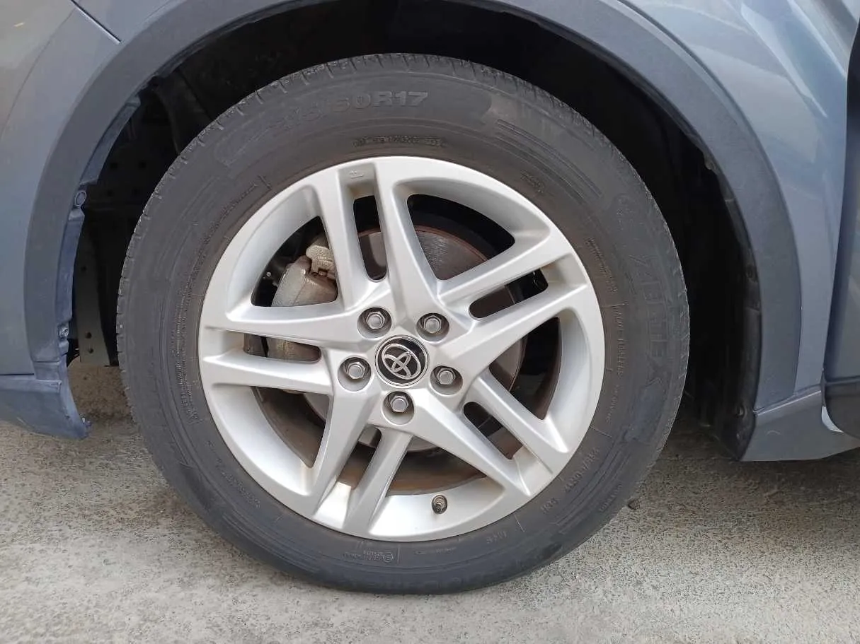 Car image 9