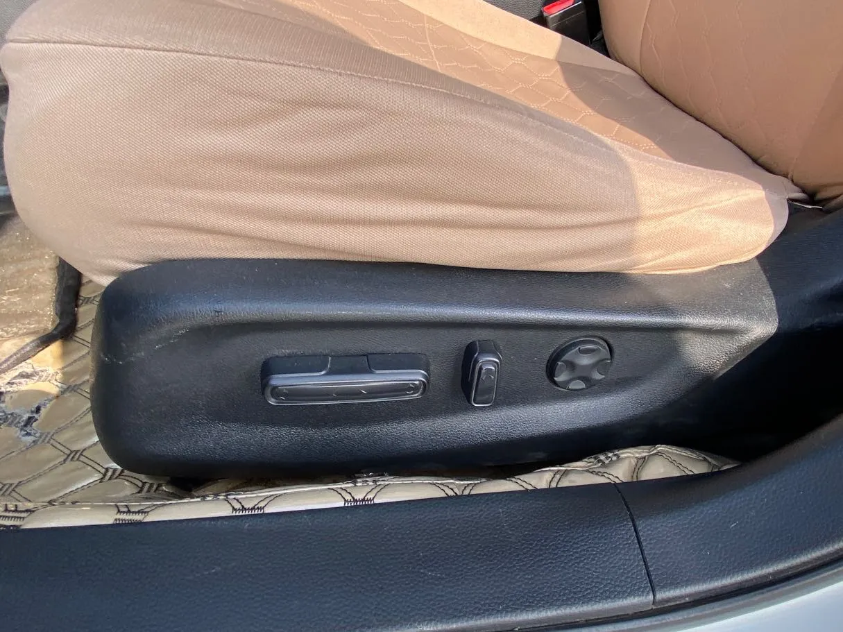 Car image 27