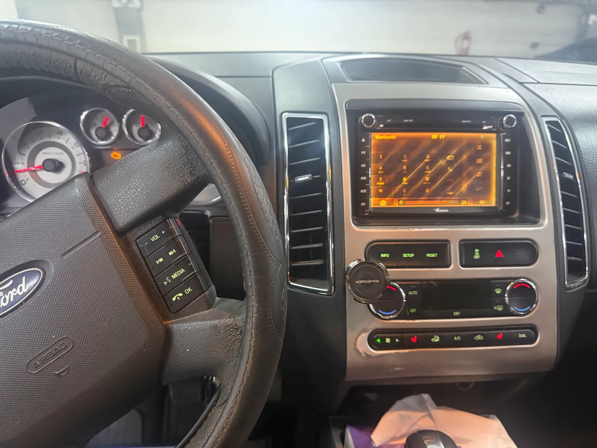 Car image 7