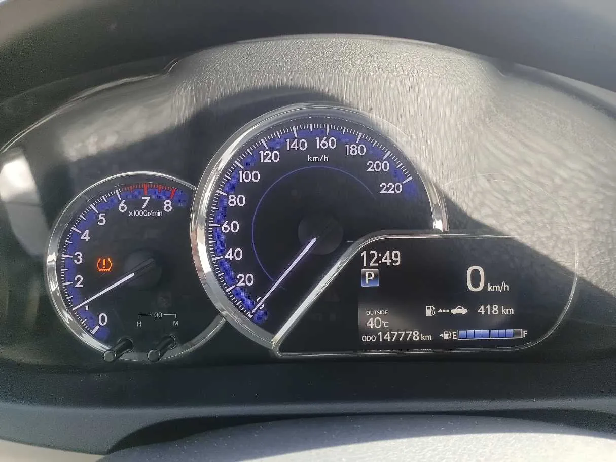 Car image 18